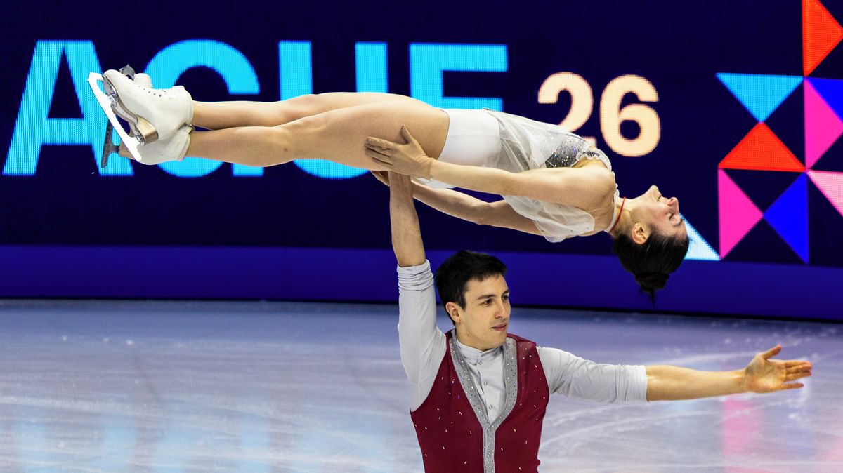 Fotky: Piruety, flipy i axely. Nejlepší krasobruslaři světa na pražském ledě